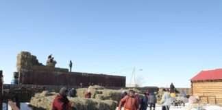 УОК-ООС ЗУДТАЙ БАЙГАА СУМДАД МАЛЫН ӨВС, ТЭЖЭЭЛ ӨГӨХ АЖИЛД 14 ОРЧИМ ТЭРБУМ ТӨГРӨГИЙГ ЗАРЦУУЛЖЭЭ