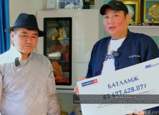 МАЛЫН ИНДЕКСЖҮҮЛСЭН ДААТГАЛД ХАМРАГДСАН МАЛЧИН О.ЭНХБАЯРТ 83,5 САЯ ТӨГРӨГИЙН НӨХӨН ТӨЛБӨРИЙН БАТЛАМЖИЙГ “ҮНДЭСНИЙ ДАВХАР ДААТГАЛ” ХК-ИЙН ГҮЙЦЭТГЭХ ЗАХИРАЛ Б.ЖАВХЛАН ГАРДУУЛАН ӨГЛӨӨ.